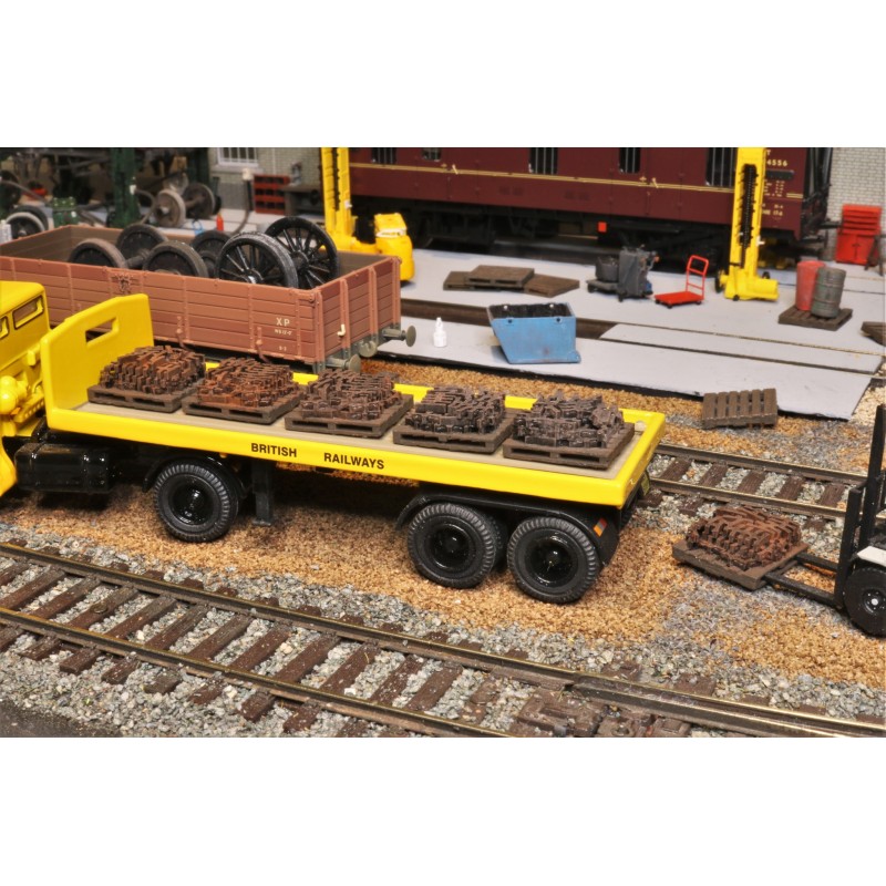 Detailed Pallets with Brake Blocks - OO Gauge (Pack of 6)