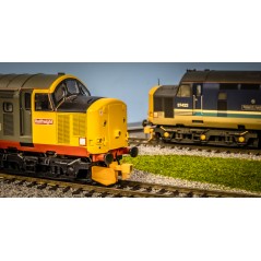 Hunt Magnetic Intermediate Couplings ELITE - Snow Ploughs for Bachmann Class 37 (pre-2022) - OO Gauge (1 Pair) - Unpainted (MP6)