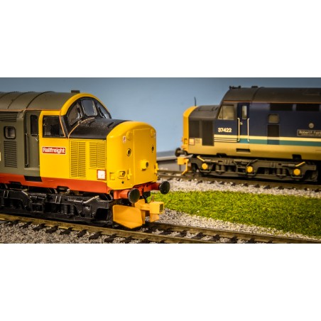 Hunt Magnetic Intermediate Couplings ELITE - Snow Ploughs for Bachmann Class 37 (pre-2022) - OO Gauge (1 Pair) - Unpainted (MP6)