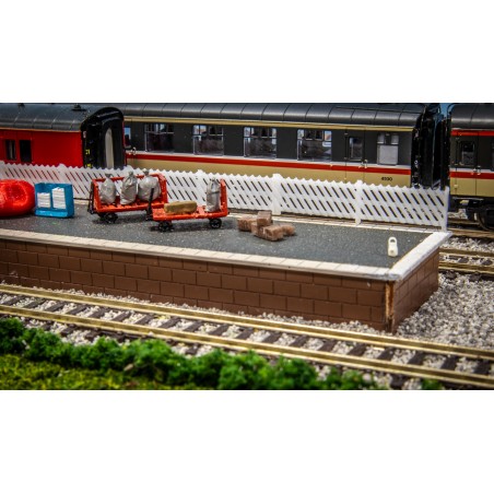 Traditional Station Platform Fencing - White - N Gauge (mm)
