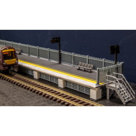 Modern Platform Railings - N Gauge (Pack of 6 + 2 End Pieces)