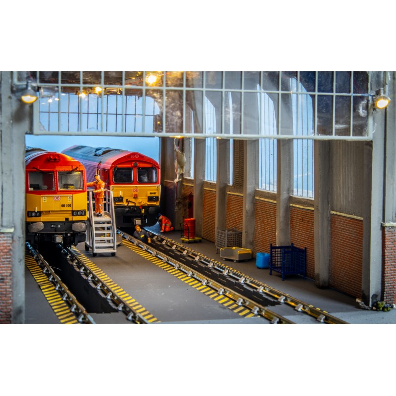 Hardstanding With Double Road Inspection Pits OO Gauge