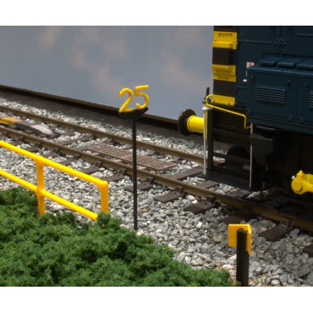 BR Speed Restriction Signs (Low Speed - 5 to 30 mile/h) - OO Gauge (Pack of 8)