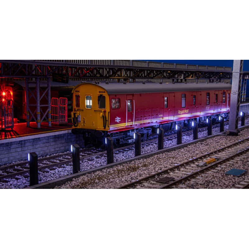 Trackside Walkway Light Kit - OO Gauge - (30cm with 10 lights)