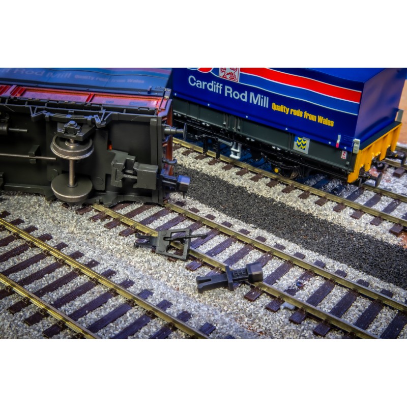 Hunt Magnetic Couplings ELITE - Close Couplings for EFE Rail SEA Wagons ...