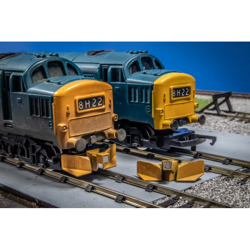 Hunt Magnetic Couplings ELITE - Close Couplings with Ploughs for ONE Hornby Class 37/47 with Moulded Couplings - OO Gauge (MC6)