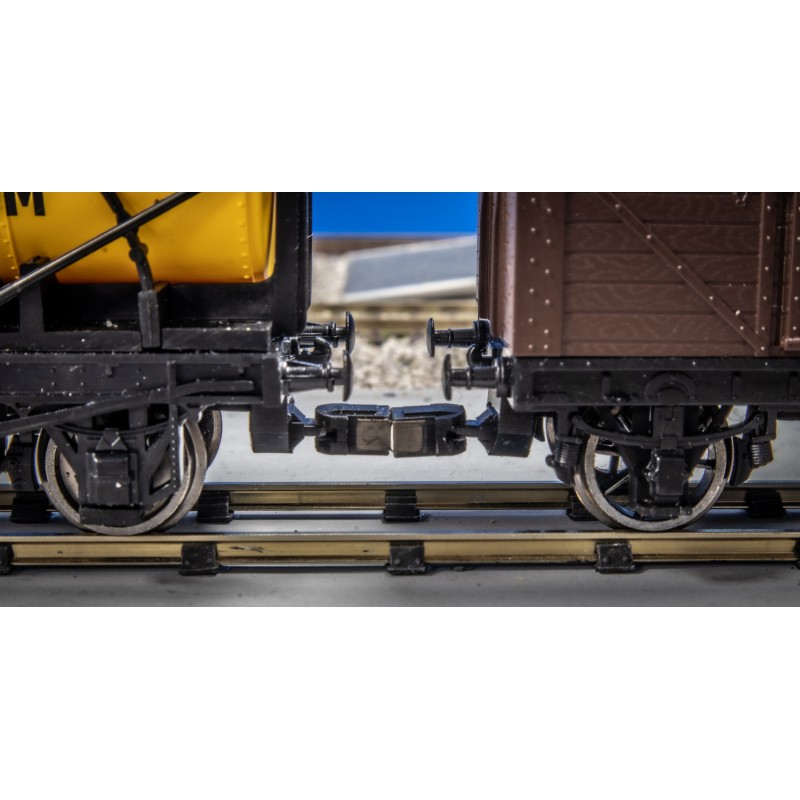 Hunt Magnetic Couplings ELITE - Pivoting Close Couplings for Hornby SWB 2 Axle Wagons with Moulded Couplings - OO Gauge (MC4)