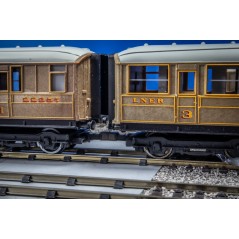 Hunt Magnetic Couplings ELITE - Intermediate Couplings for Hornby Coaches with Moulded Couplings - OO Gauge (MC2)