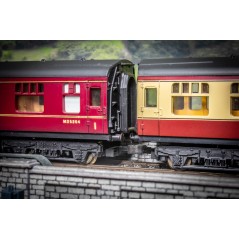 Hunt Magnetic Couplings ELITE - Close Couplings for Lima Coaches with Moulded Couplings - OO Gauge (MC9)