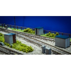 Small Concrete Lineside Huts - TT:120 Scale (Pack of 3)