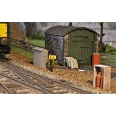 Mile posts - Midland Railway style - OO Gauge (Pack of 24)