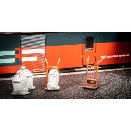 Station Sack Barrows - TT:120 Scale (Pack of 2)